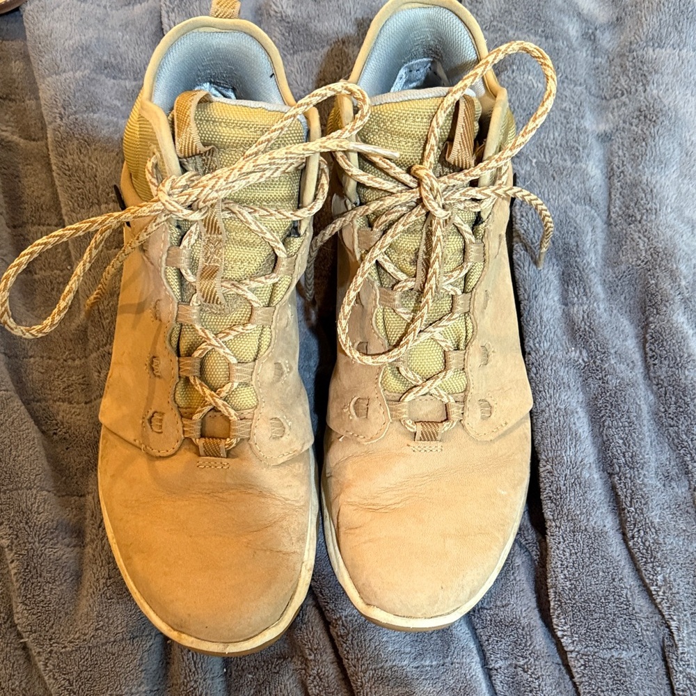 Women’s Teva tan Hiking Boots, size 9.5